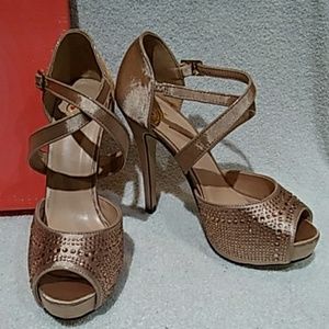 My Delicious Shoes champagne satin heels NIB
